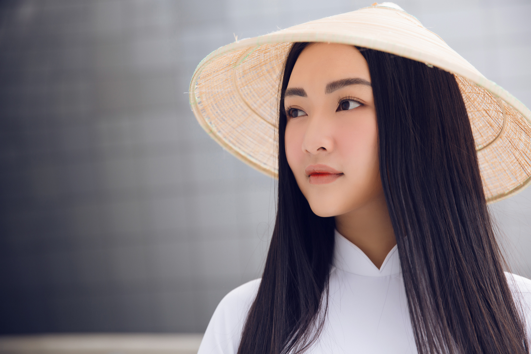 Nàng thơ xứ Huế Ngọc Trân tung bay áo dài trắng tại Seoul Fashion Week